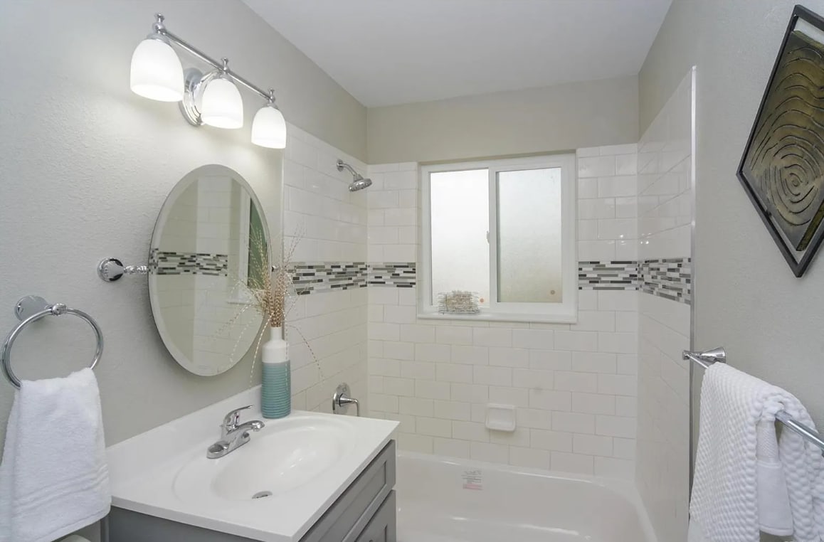 Upstairs bath room - 827 S Robb Way