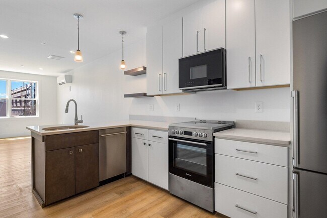 Building Photo - 238 Deer St