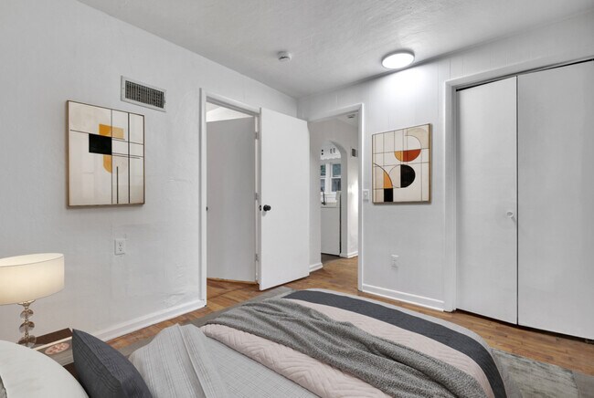 Building Photo - 401 Hylewood Ave