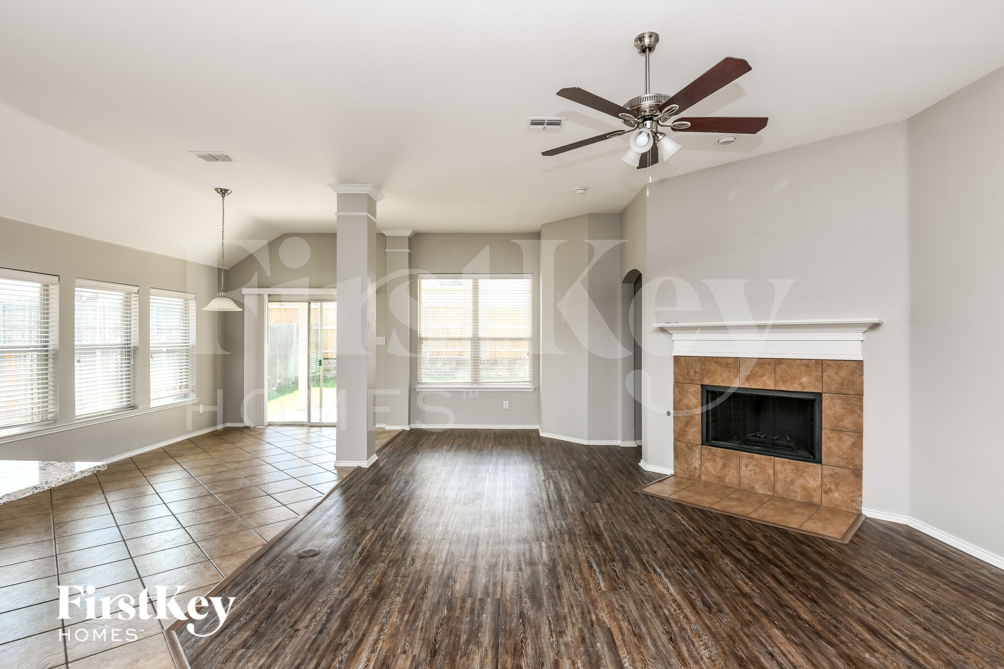 Building Photo - 423 Hackberry Dr