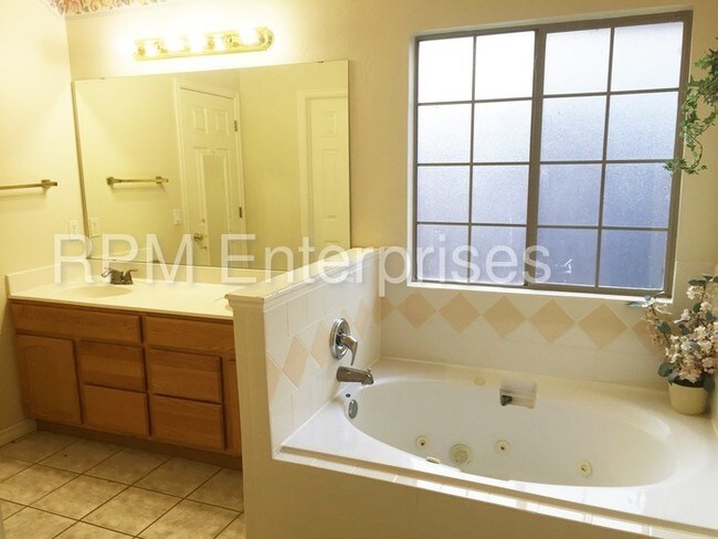 Building Photo - MOVE IN SPECIAL of $300 Off First Months Rent