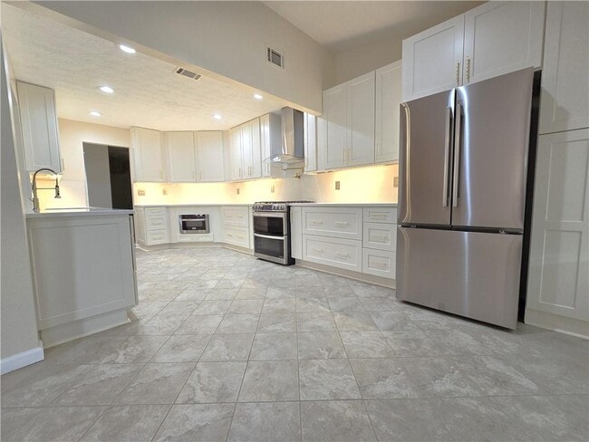 Building Photo - 4060 Crescent Walk Ln NE