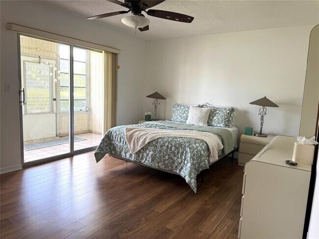 Building Photo - 1902 Bermuda Cir