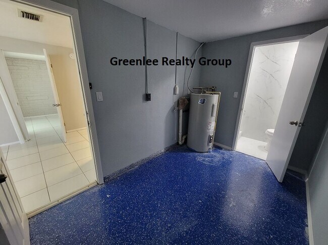 Building Photo - Updated 3 Bedroom/1.5 Bathroom POOL Home i...