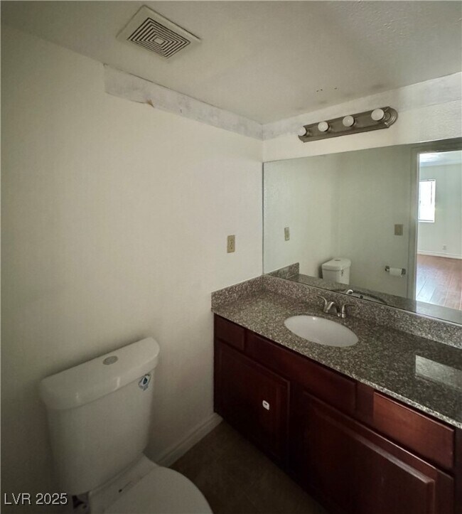 Building Photo - 5422 River Glen Dr