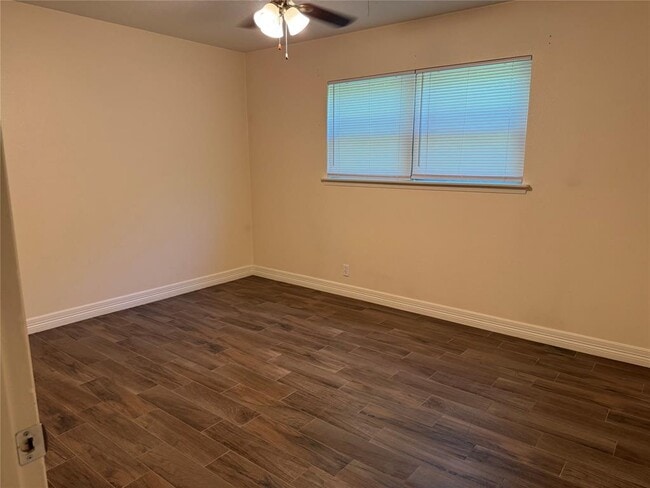Building Photo - 2304 Mesquite Ln