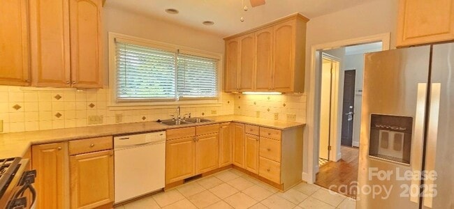 Building Photo - 513 Webster Pl