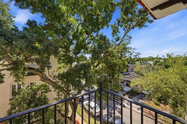 Building Photo - 2117 W Dekle Ave