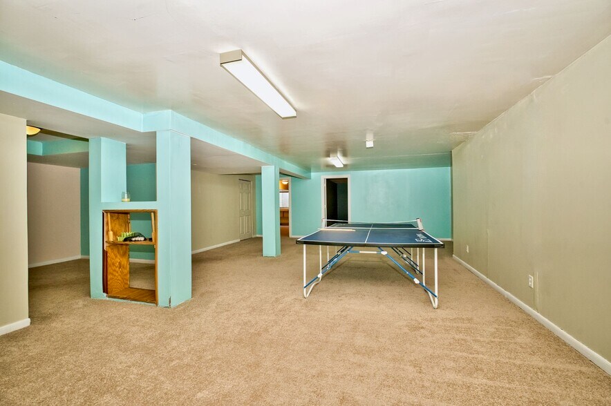 Building Photo - 447 Cardinal Ln