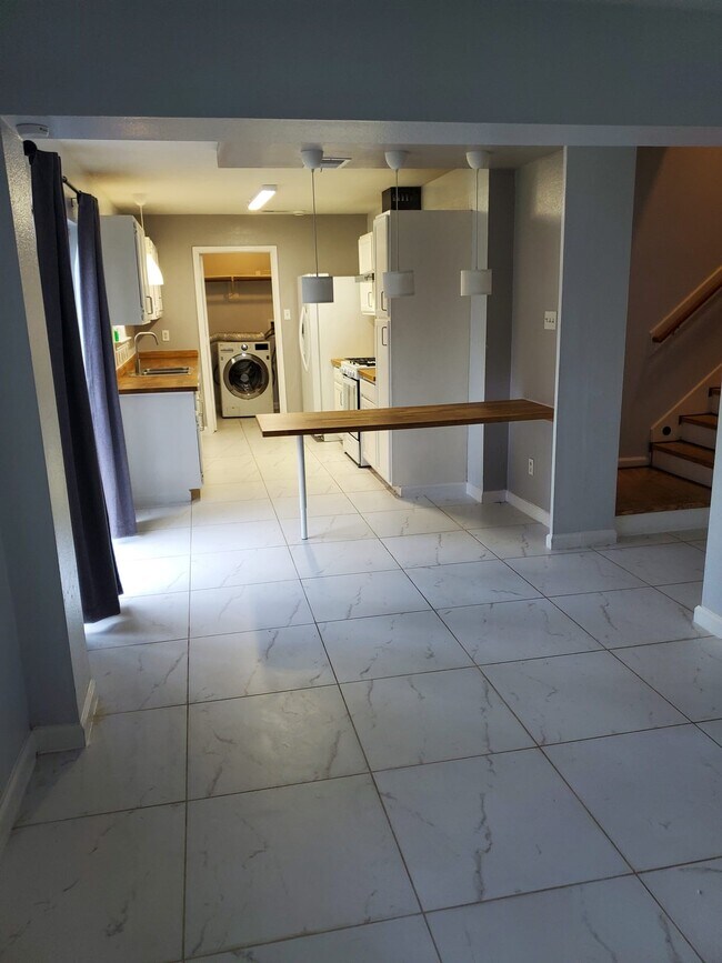 Building Photo - 3626 Nutwood Ln