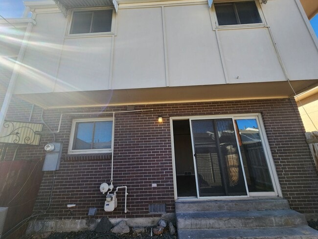 Building Photo - 8712 Mariposa St