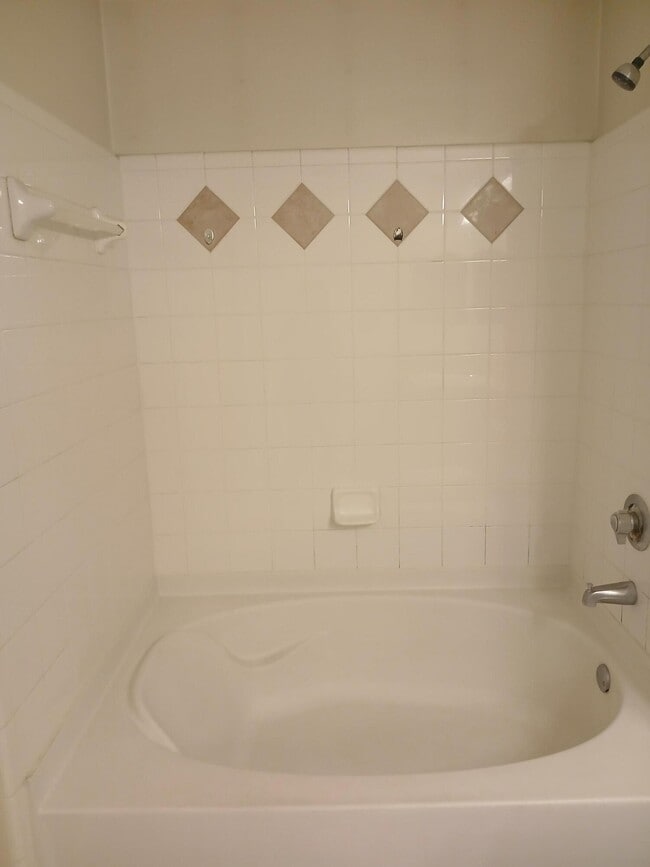 Building Photo - 9833 Baywinds Blvd