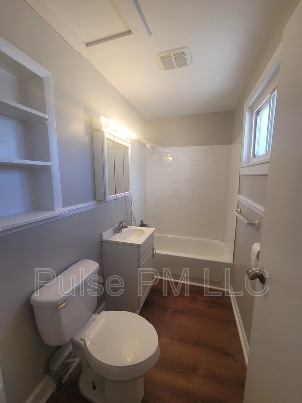 Building Photo - 812 6th Ave