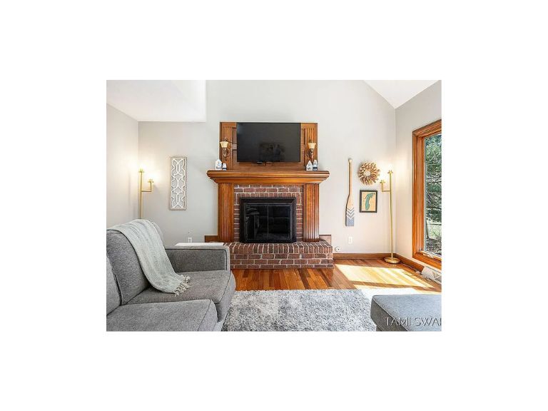 Main Livingroom - 17756 Brucker St