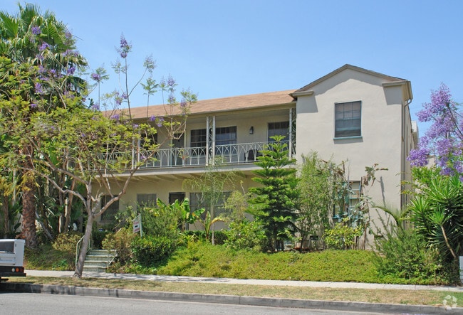 Building Photo - 215 N La Peer Dr