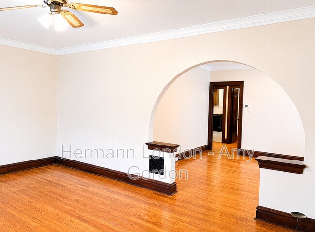 Building Photo - 5046 Winona Ave