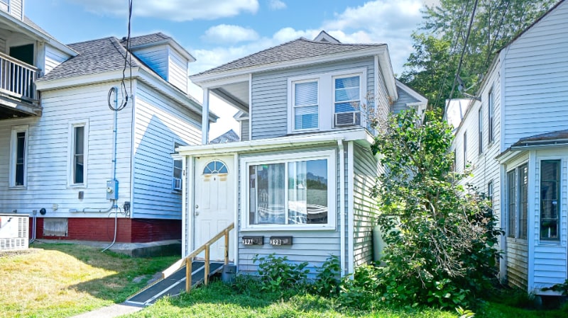 Building Photo - 39 Cushing St