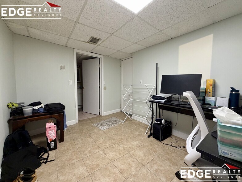 Building Photo - 191 Kenrick St