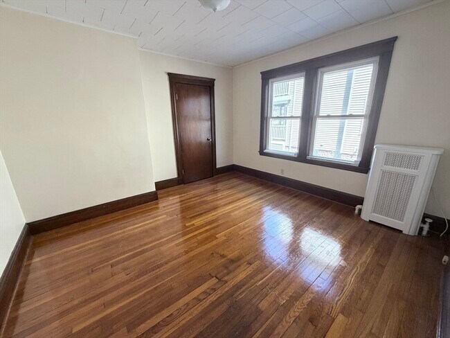 Building Photo - 861 Fellsway