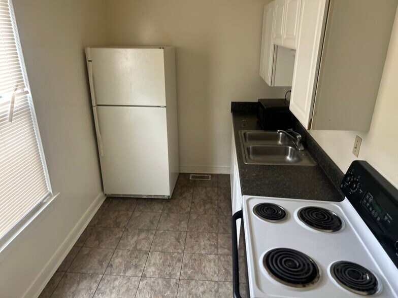 Building Photo - 503 Allyn St