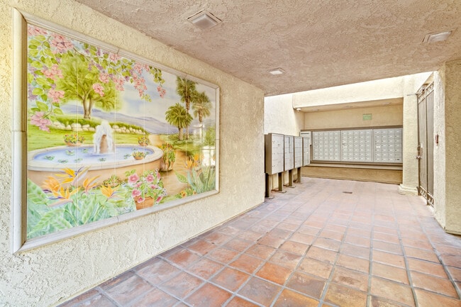 Building Photo - 64 N Mar Vista Ave