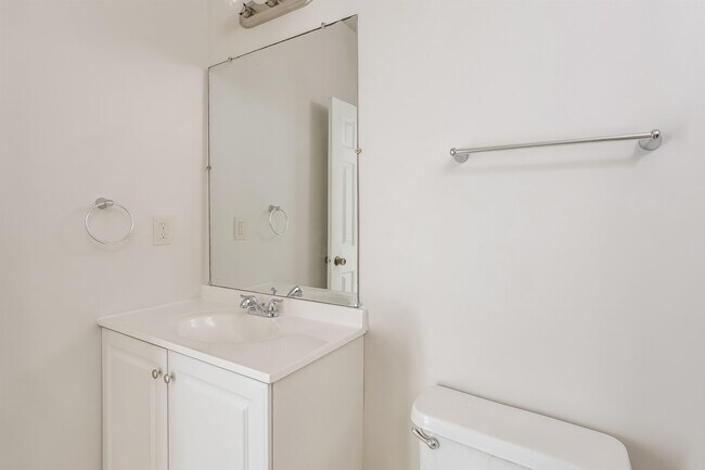 Building Photo - 4590 Lindawood Ln