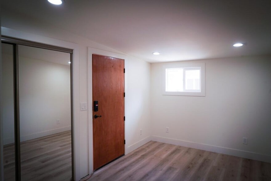 Building Photo - 156 S Pecan St