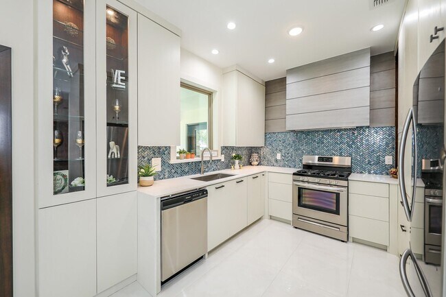 Building Photo - 209 Green Jay Ln