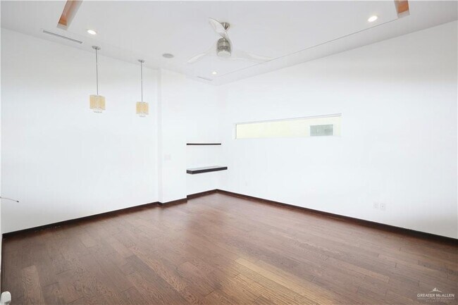 Building Photo - 28 Grovewood Ave