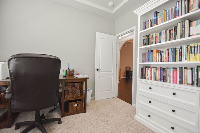 Building Photo - Pet Friendly Three Bedroom!