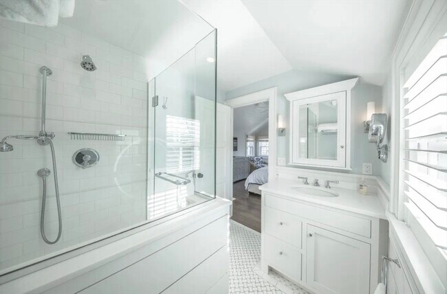 Building Photo - 28 Morey Ln