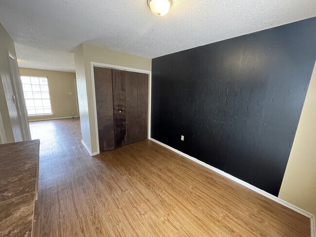Building Photo - 1643 Cedar Lake Dr