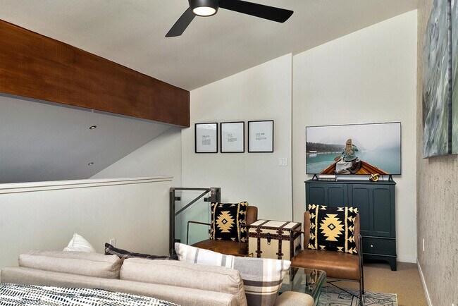 Building Photo - 280 Mahoney Dr