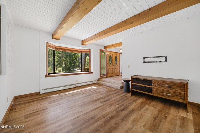 Building Photo - 445 Country Club Dr