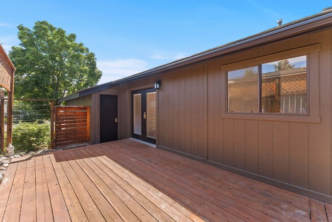 Building Photo - 145 Summerset Dr