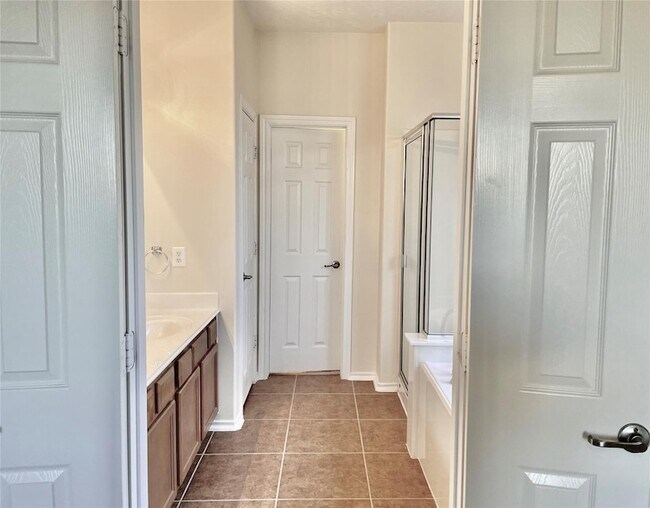 Building Photo - 17810 Serene Shore Dr