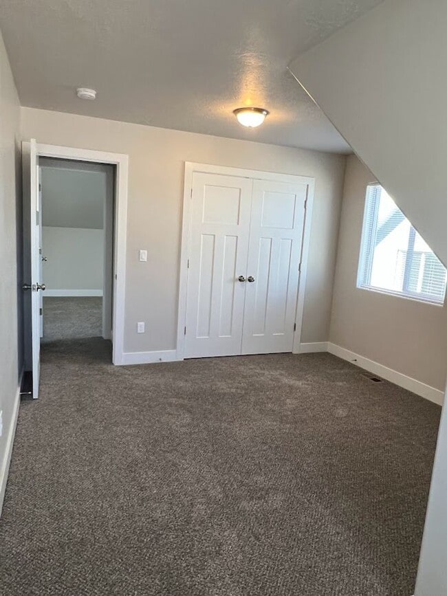 Building Photo - 1511 W Pyrite Ln