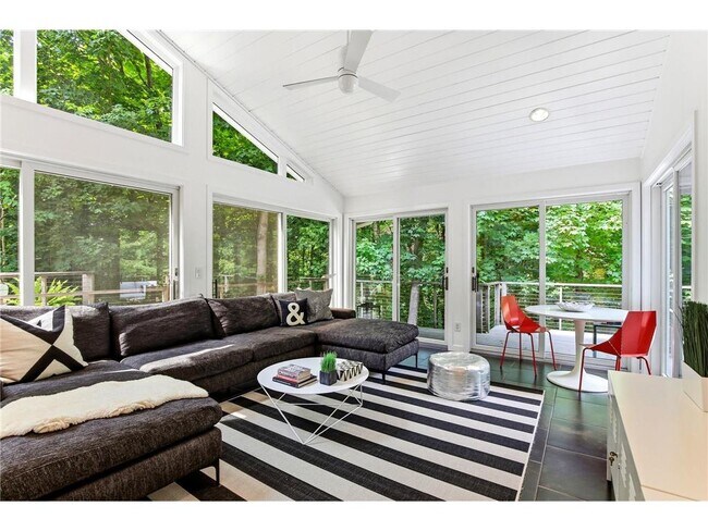 Building Photo - 20650 Bayview Ct