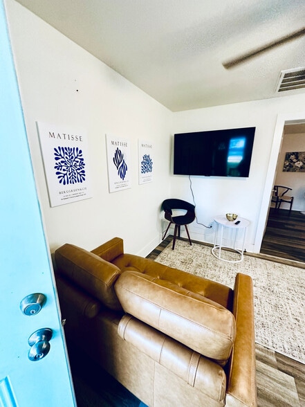 Building Photo - 405 Cedar Lane Rd