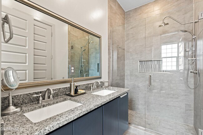 Building Photo - 328 Vin Raliuga Ct