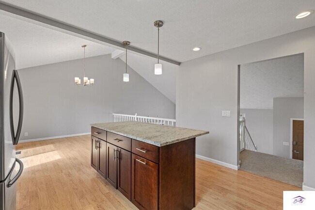 Building Photo - AVAILABLE NOW!