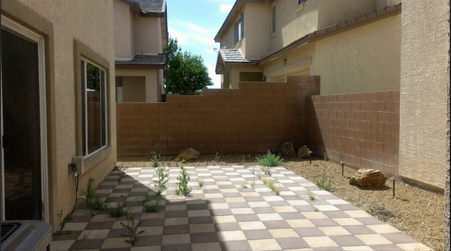 Building Photo - IN GATED COMMUNITY - 3 BED 2 CAR GARAGE 2 ...