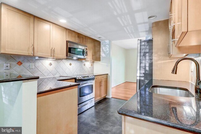 Building Photo - 5707 Waters Edge Landing Court