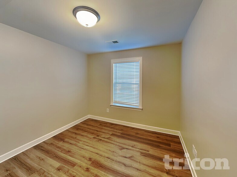 Building Photo - 1716 Great Rd