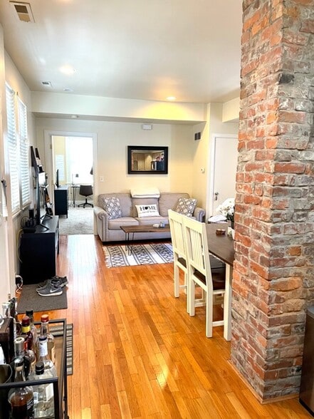 Living area - 1026 Paradrome St