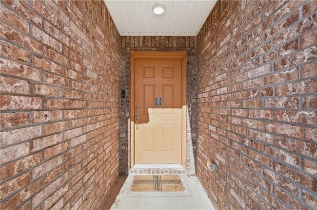 Building Photo - 2007 W Gilligan Ave