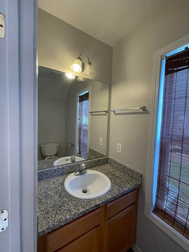 Building Photo - 347 Parkview Manor Dr