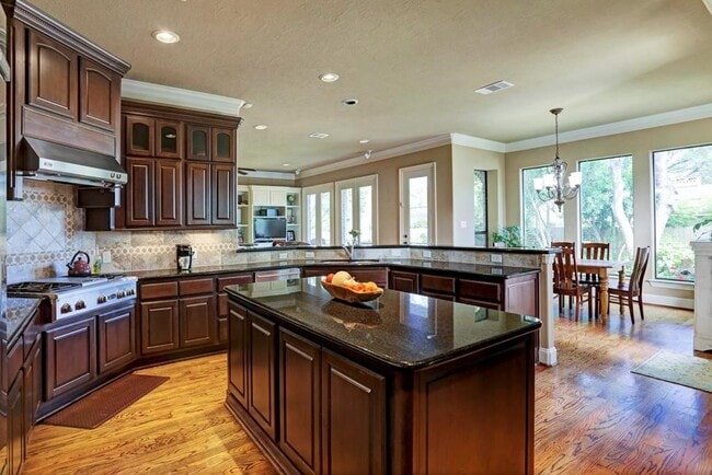 Building Photo - 5031 Cheena Dr