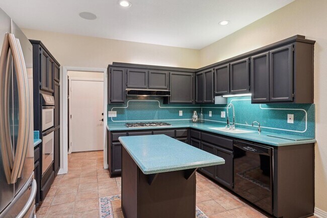 Building Photo - 29 Lakeshore Dr