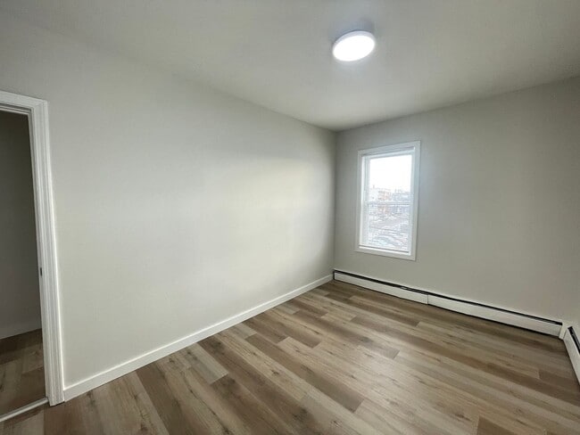 Building Photo - 124 Beech St